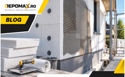 Plasă din fibră de sticlă înglobată în stratul de armare al unui termosistem exterior